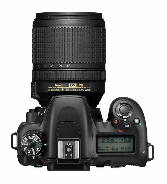 Nikon D7500 - Vista superior con el dial de modos y la pantalla LCD