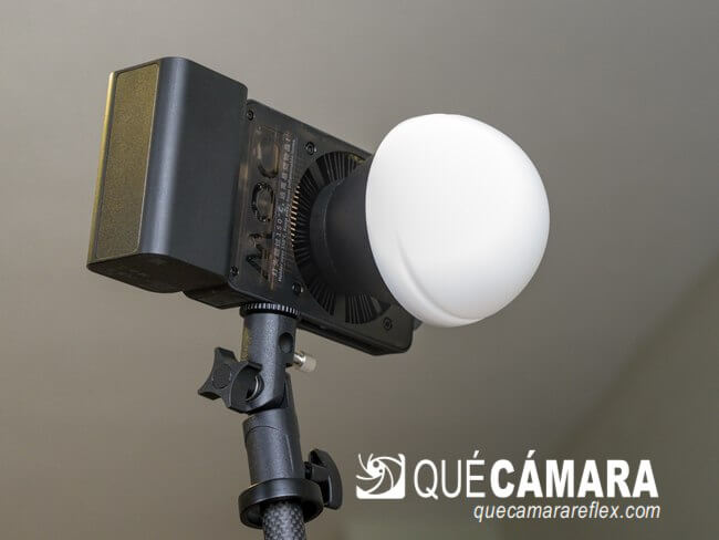 ZHIYUN Cinepeer CX100 con reflector y domo